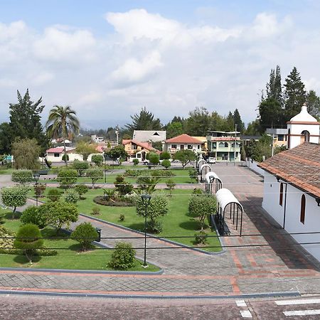Hostal El Parque Tababela Εξωτερικό φωτογραφία