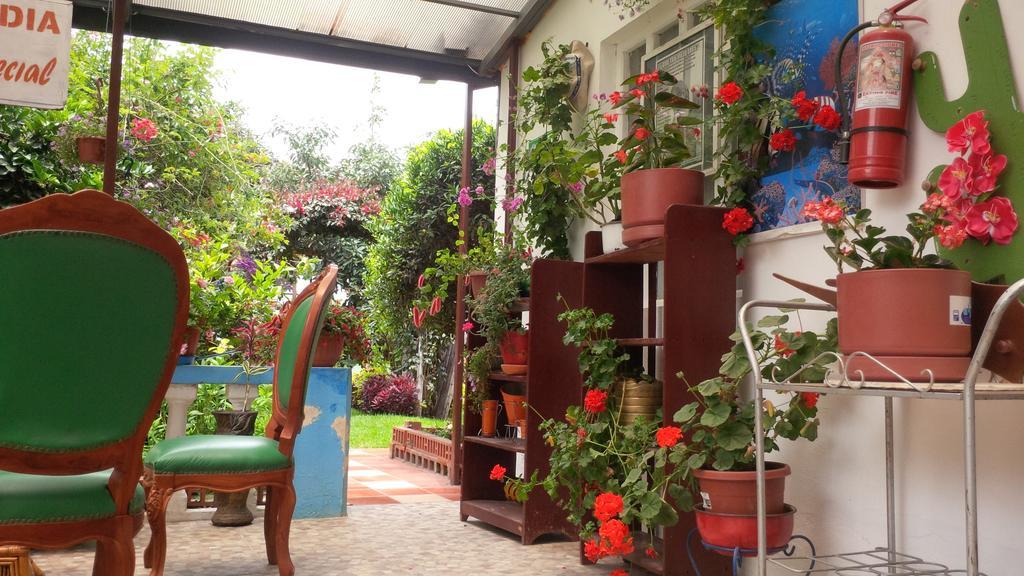 Hostal El Parque Tababela Εξωτερικό φωτογραφία