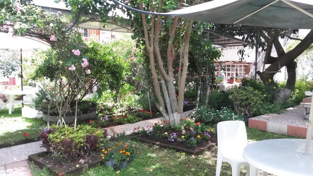 Hostal El Parque Tababela Εξωτερικό φωτογραφία