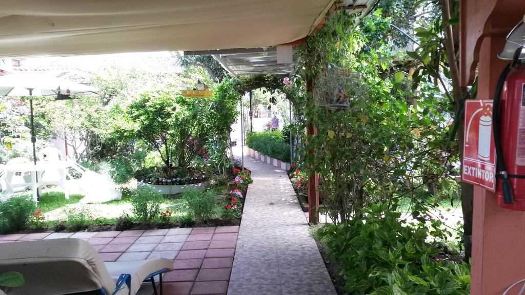 Hostal El Parque Tababela Εξωτερικό φωτογραφία