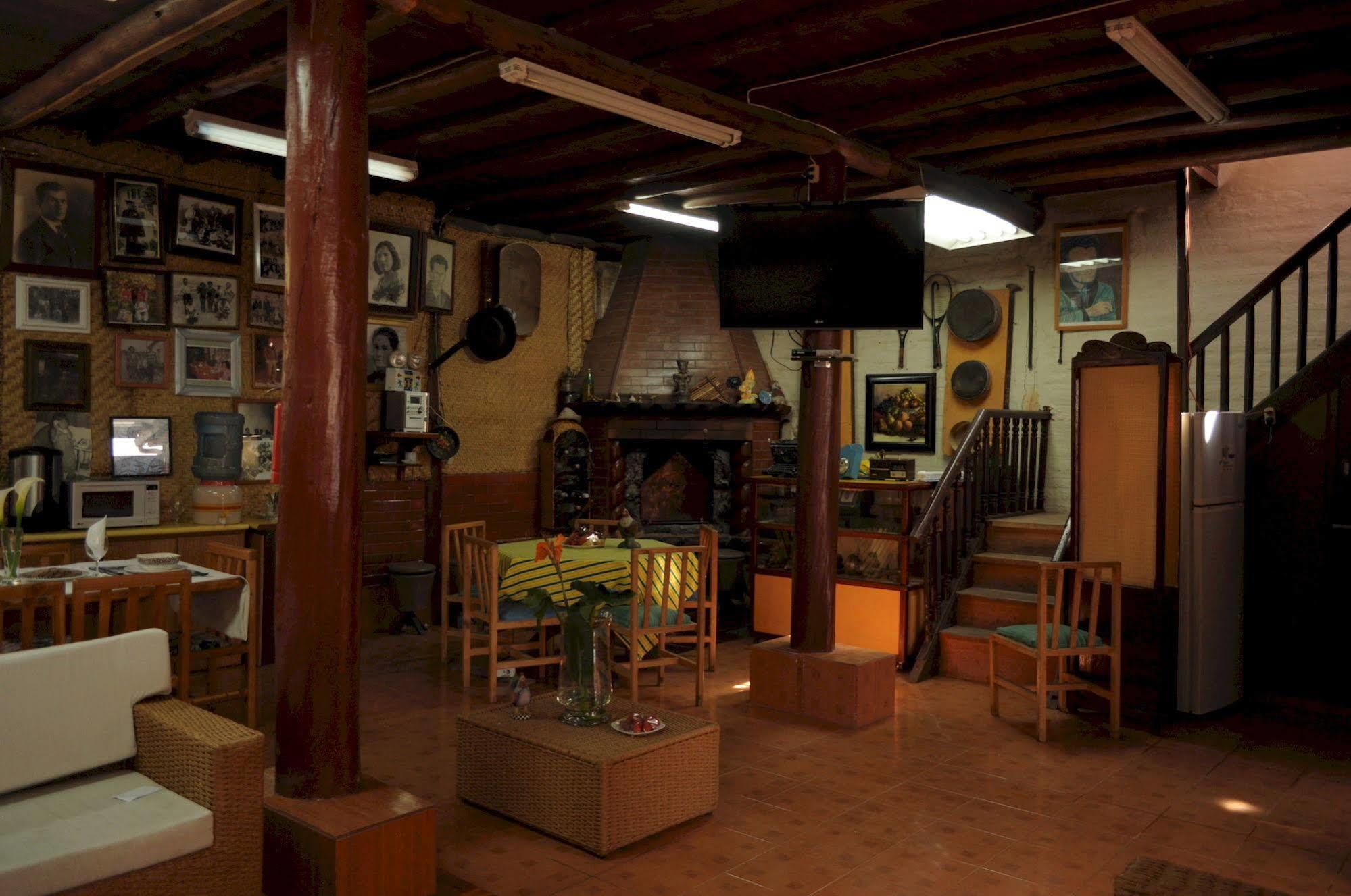 Hostal El Parque Tababela Εξωτερικό φωτογραφία