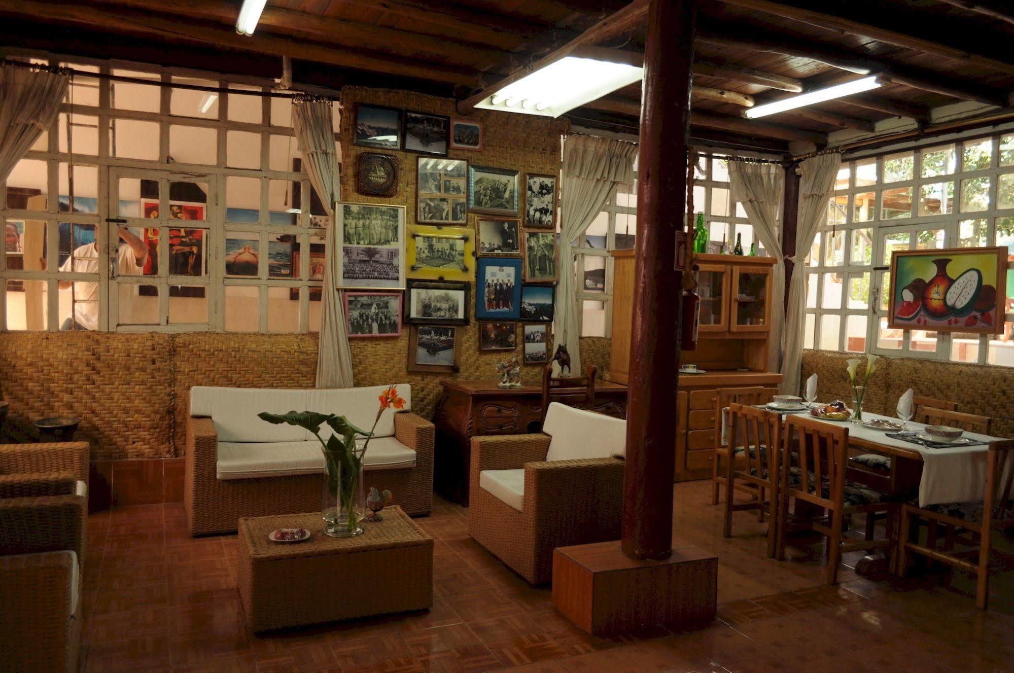 Hostal El Parque Tababela Εξωτερικό φωτογραφία