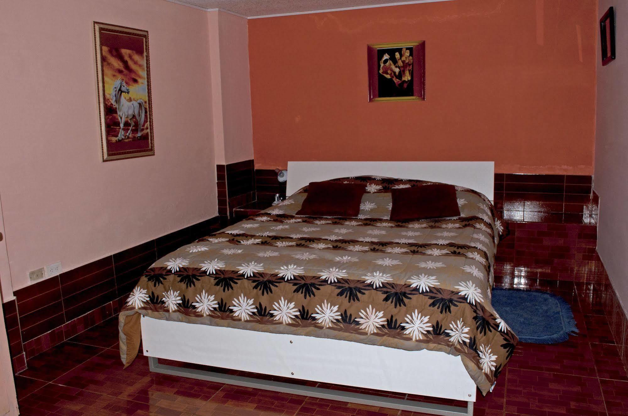 Hostal El Parque Tababela Εξωτερικό φωτογραφία
