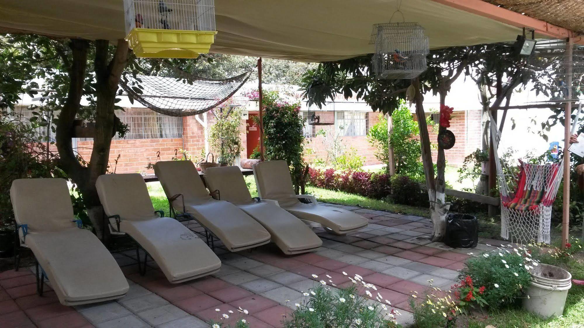 Hostal El Parque Tababela Εξωτερικό φωτογραφία