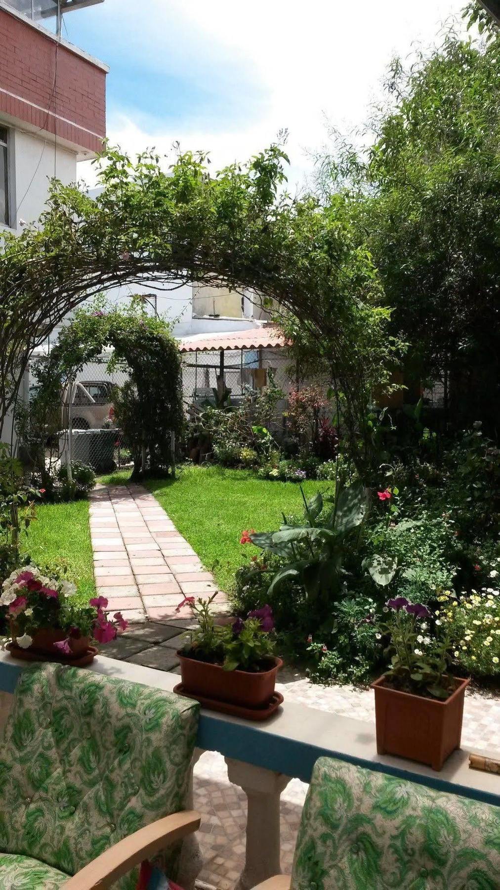 Hostal El Parque Tababela Εξωτερικό φωτογραφία