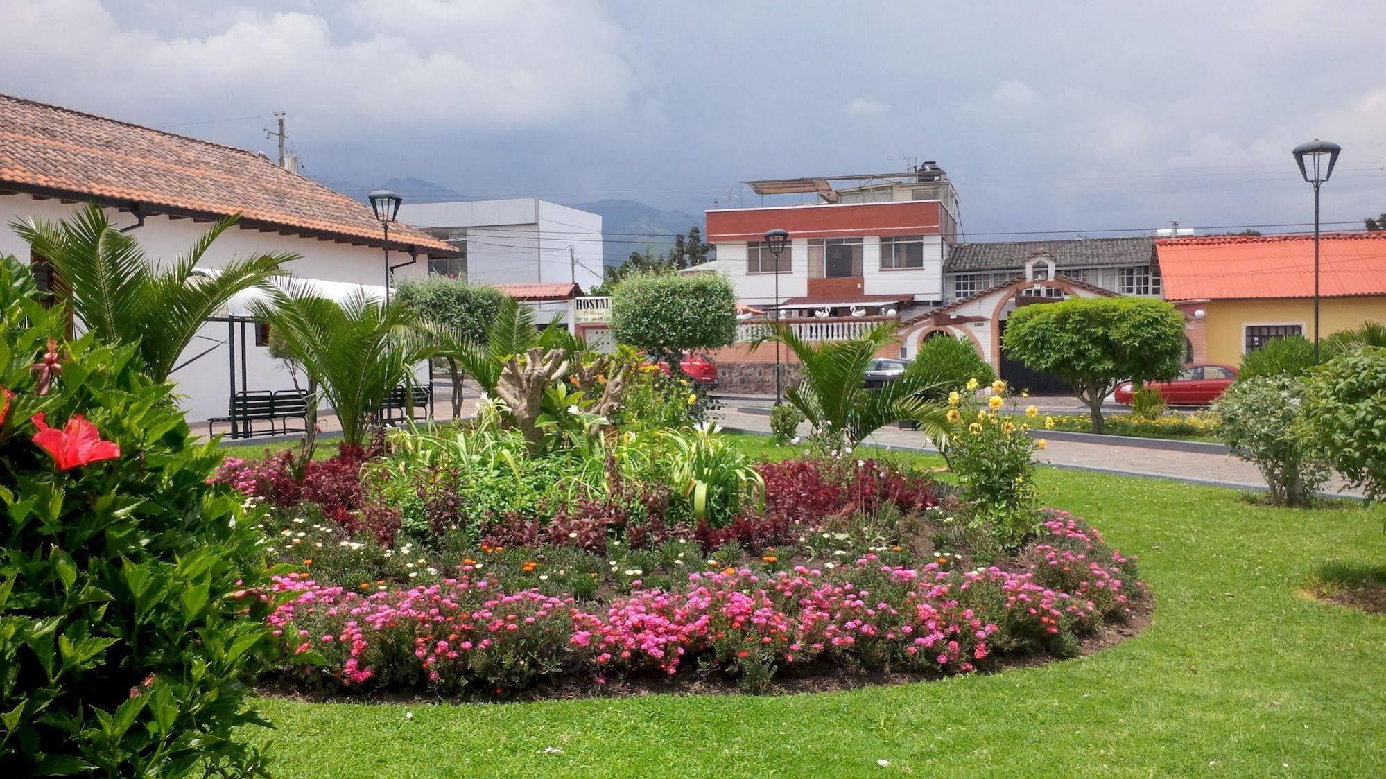 Hostal El Parque Tababela Εξωτερικό φωτογραφία